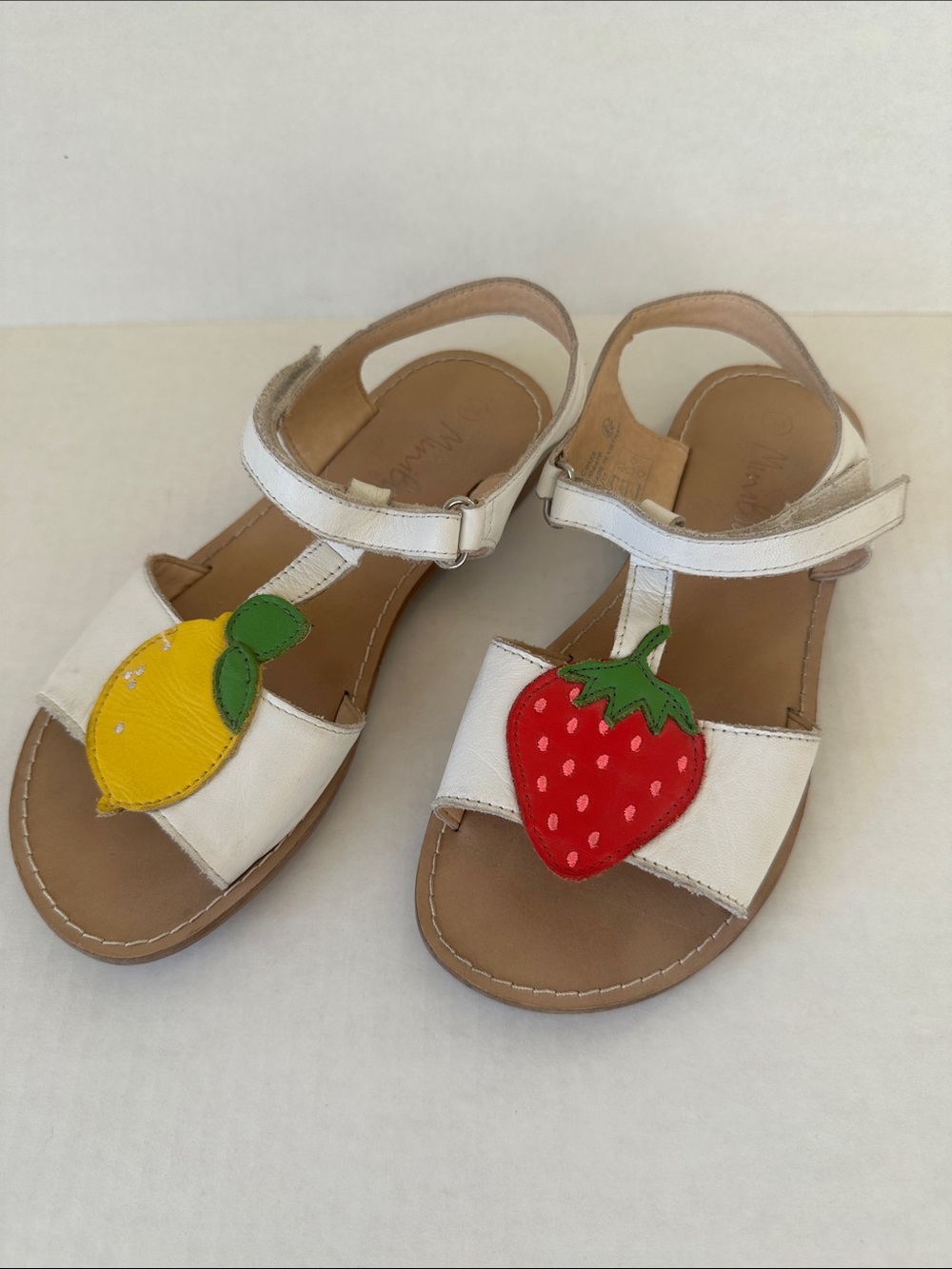 Mini Boden Fruit Appliqué Lemon Strawberry White Leather Sandals 34 2.5-3 - Picture 2 of 6